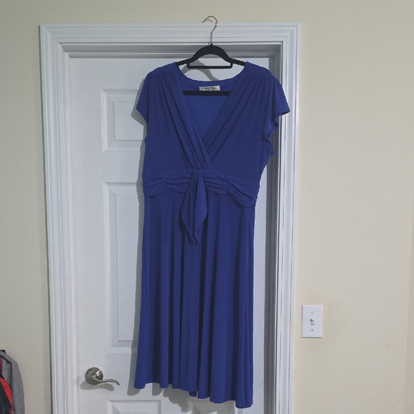 Evan Picone Dresses & Skirts - Evan Picone Royal Blue Midi Dress